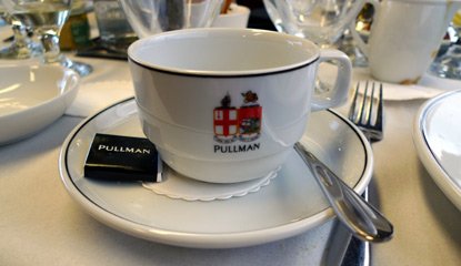 Pullman dining: Coffee cup with the traditional Great Western crest