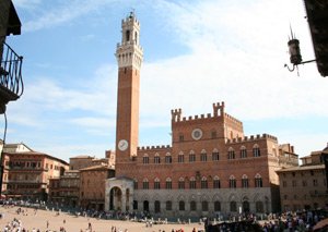 Take the train to Italy..!  The main piazza in Siena.