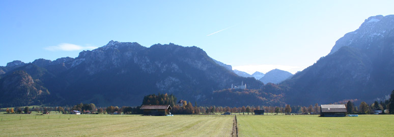 Wide shot of Neuschwanstein castle's location