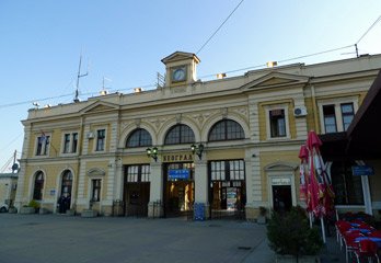 North exit from open-air concourse, Belgrade station