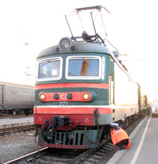 Skoda CHS2 locomotive on train 4