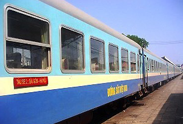 Another SE train from Hanoi to Saigon