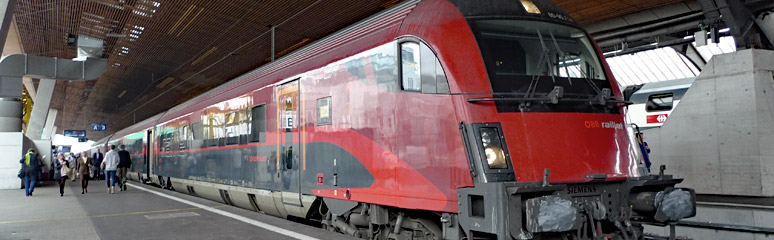 A railjet train about to leave Zurich Hbf for Innsbruck, Salzburg & Vienna