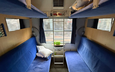 Hamburg-Stockholm couchette compartment in day mode