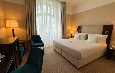 Polonia Palace Hotel entrance