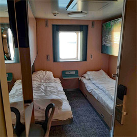 2-bed cabin with shower & toilet