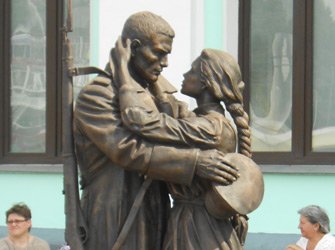Statue at the Byelorussia station, Moscow