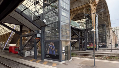 Overbridge at Nice Ville linking all platforms with lift & escalator