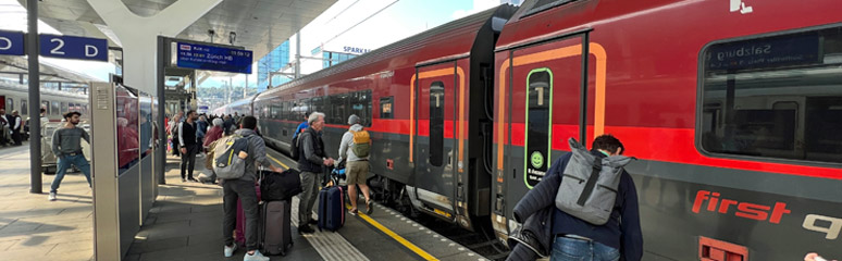 A railjet train about to leave Salzburg Hbf for Zurich