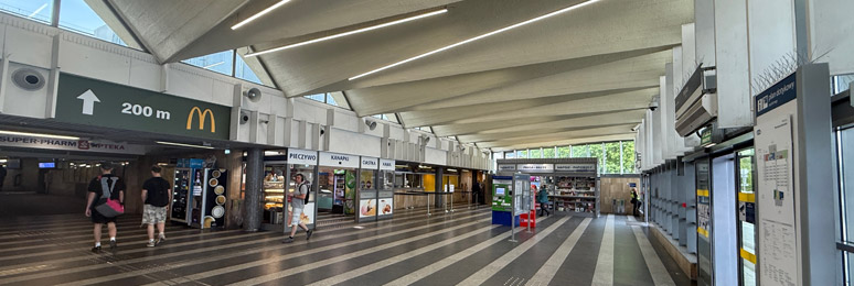 Warsaw Wschodnia south side booking hall
