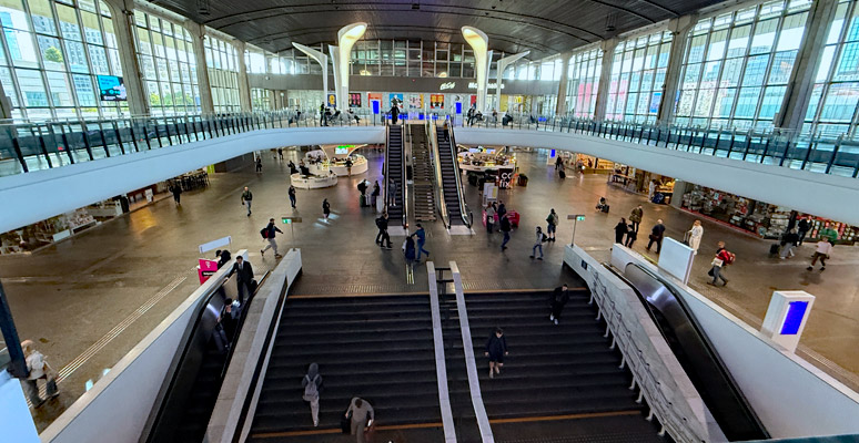 Warsaw Centralna main hall