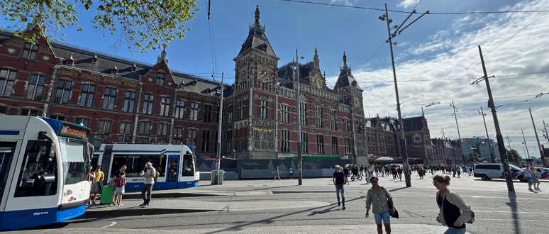 Amsterdam Centraal station, exterior