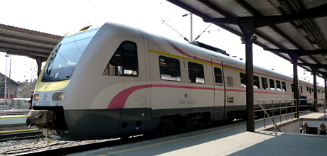 An ICN train to Splt at Zagreb station