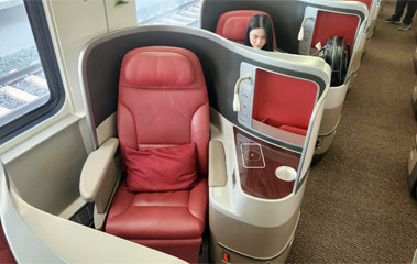 Business class seats on train C82 