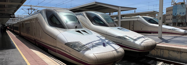 AVes on Alicante station platforms 1-6