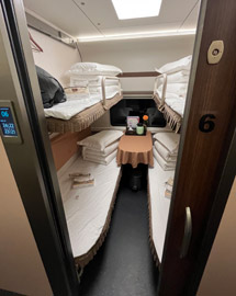 4-berth soft sleeper on Hong Kong to Shanghai train