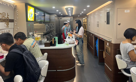 4-berth soft sleeper on Hong Kong to Shanghai train