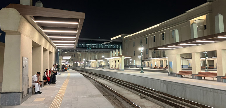 Cairo Bashtil station platforms