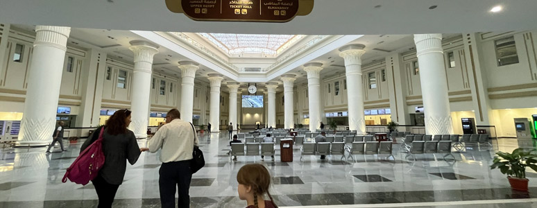 Cairo Bashtil station ticket hall