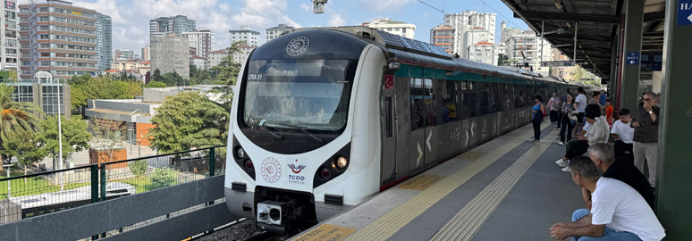 Sogutlucesme platform with Marmaray train