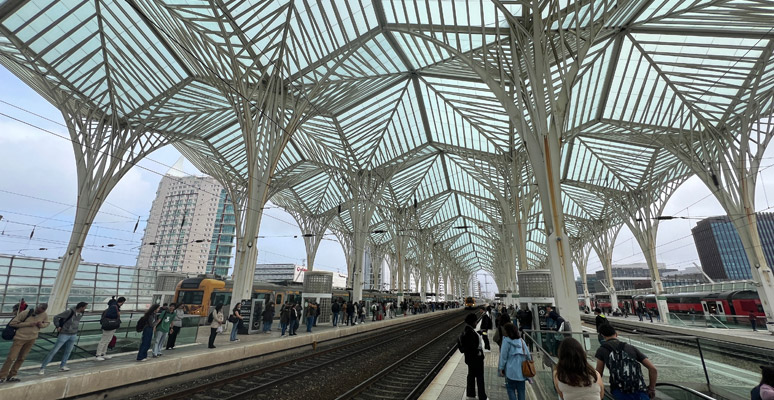 Lisbon Oriente platforms