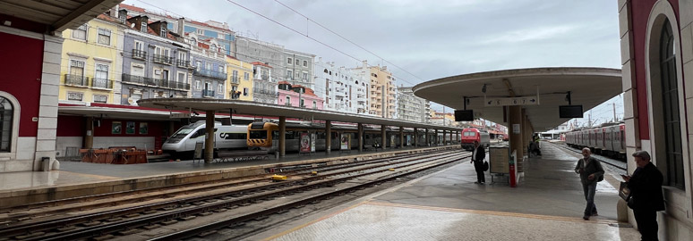 Lisbon Santa Apolonia platforms 1-7