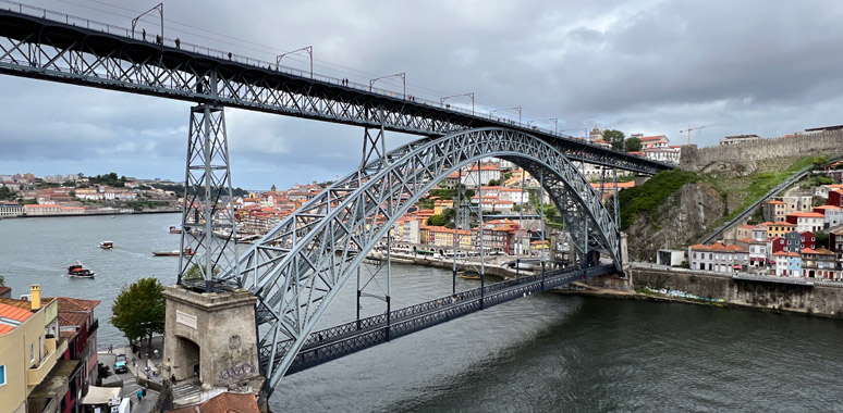 Porto's iconic steel bridge, Ponte Luis I