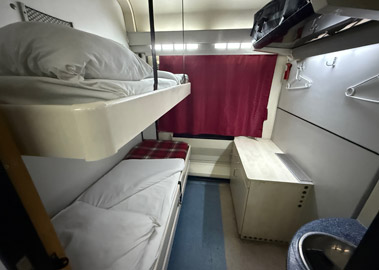 TVS2000 sleeping-car compartment in night mode