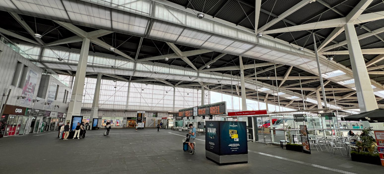 Valencia Joaquin Sorolla station interior