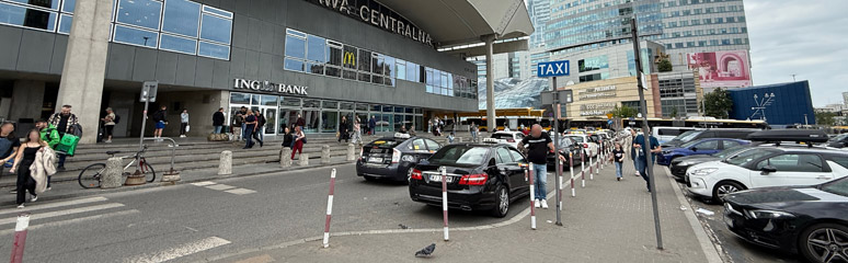 Warsaw Centralna taxi rank